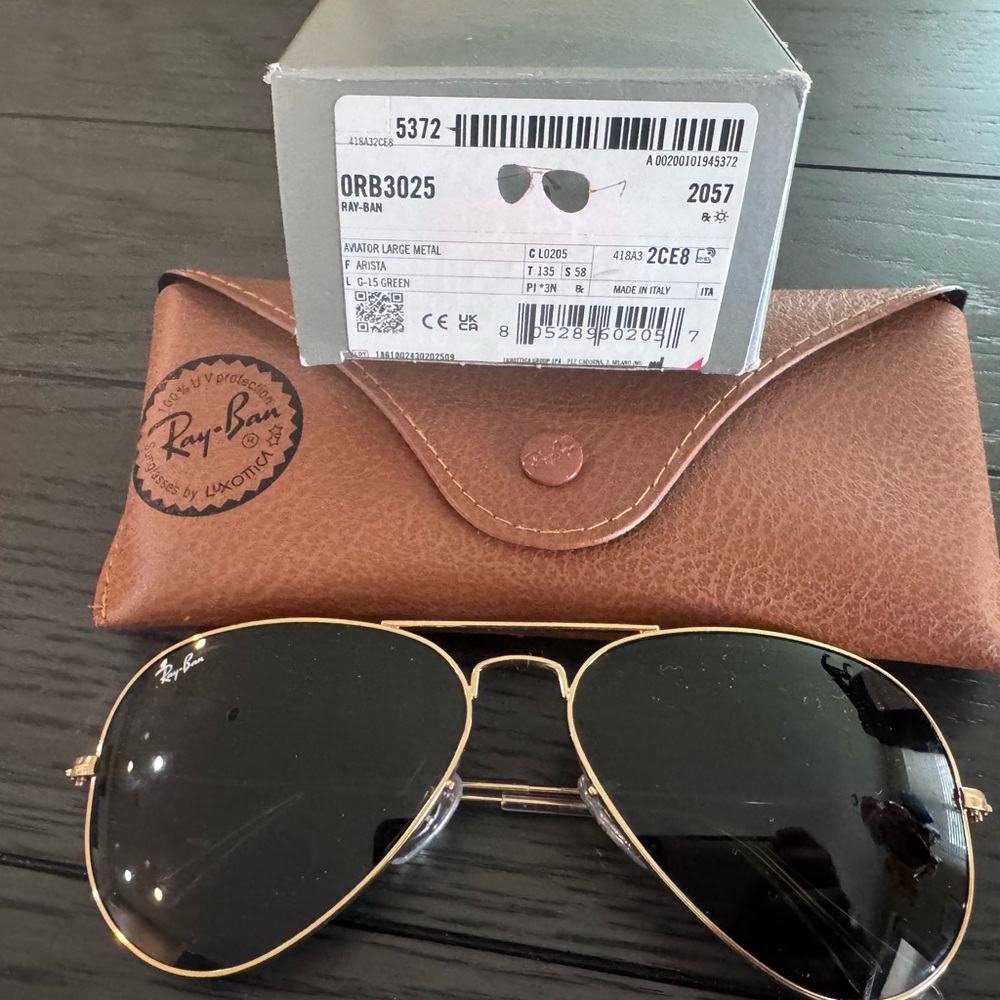 Ray-Ban Aviator Sunglasses in Gold and Black NEW